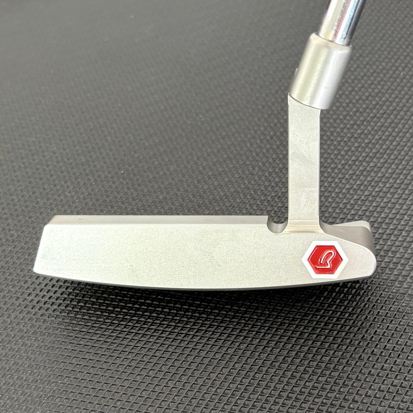 BETTINARDI LIMITED STUDIO B RESERVE BB8 WIDE SMOOTH FACE PUTTER (34") + HEADCOVER