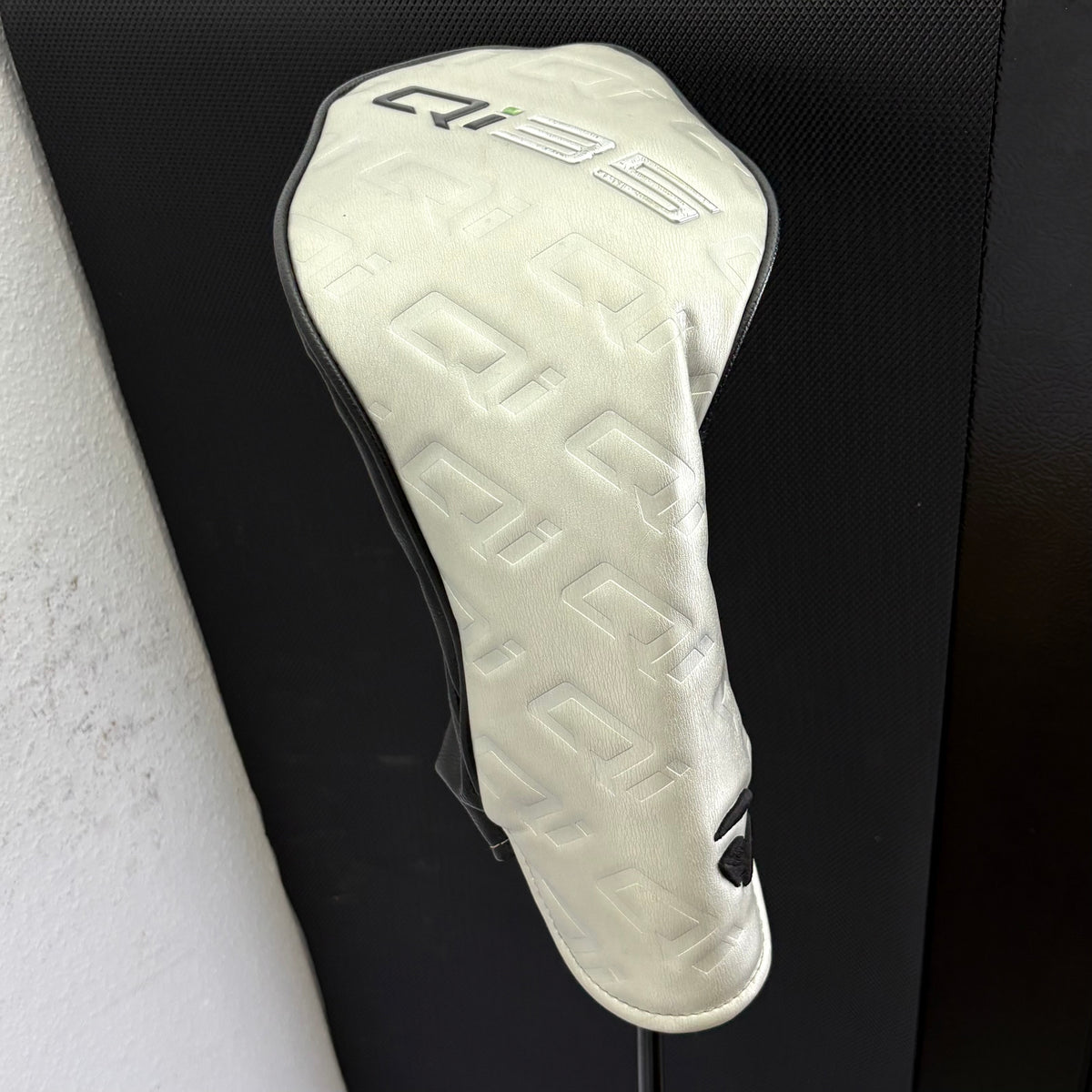 TAYLORMADE QI35 DRIVER (10.5 DEGREE) + HEADCOVER
