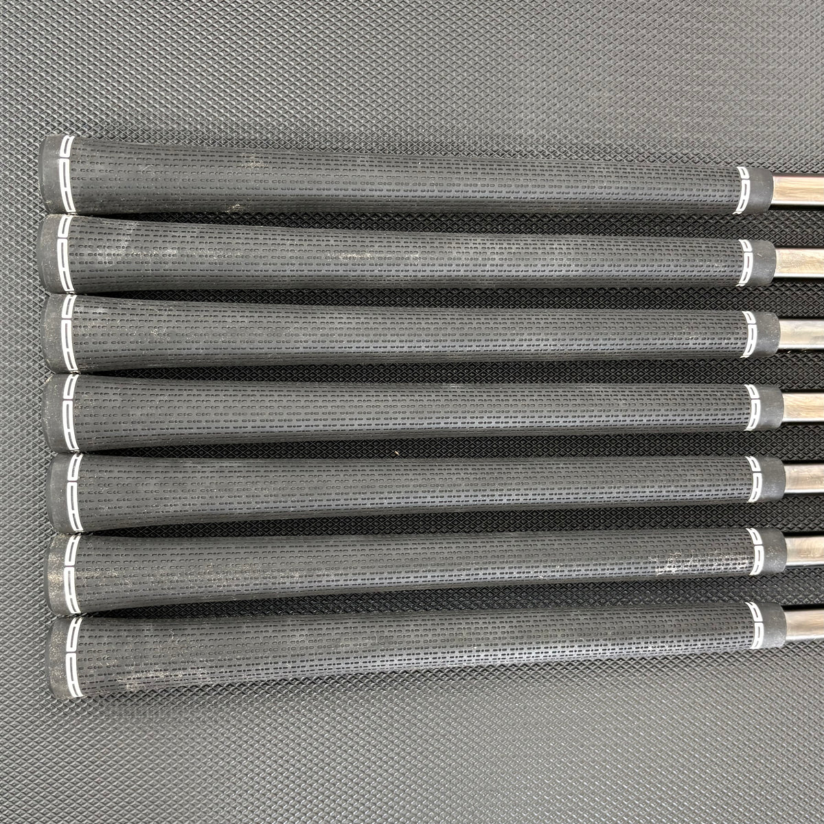 TAYLORMADE P770 BATTLE WORN IRON SET