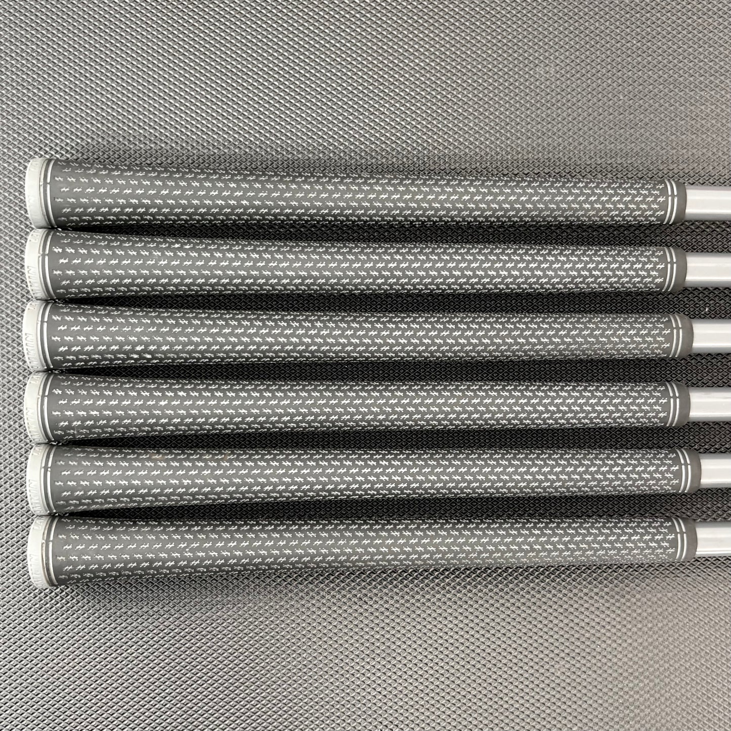 CLEVELAND LAUNCHER UHX IRON SET