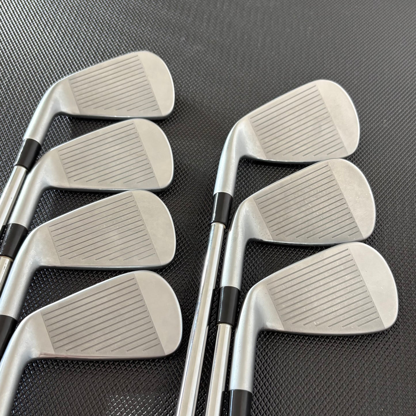 TAYLORMADE P790 2023 IRON SET