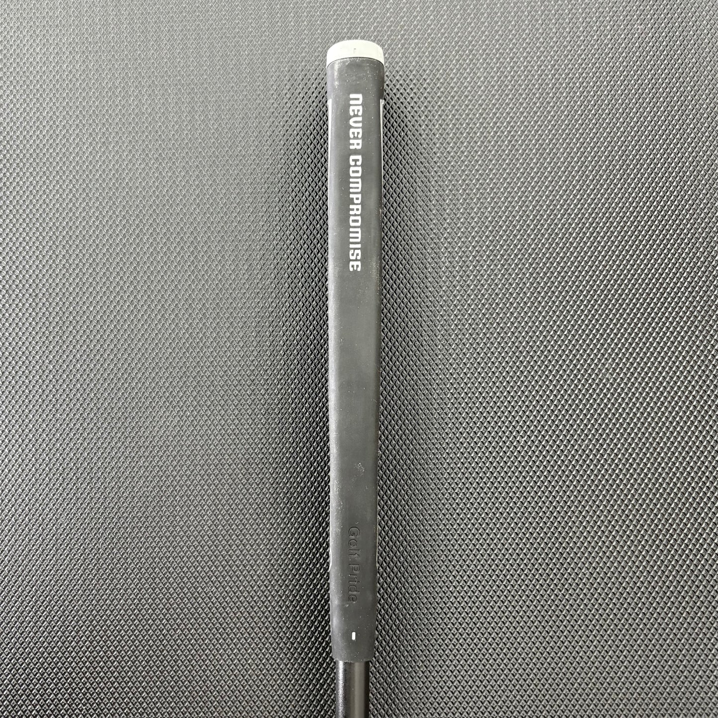 NEVER COMPROMISE RESERVE 1 TOUR PUTTER (33.5") + HEADCOVER
