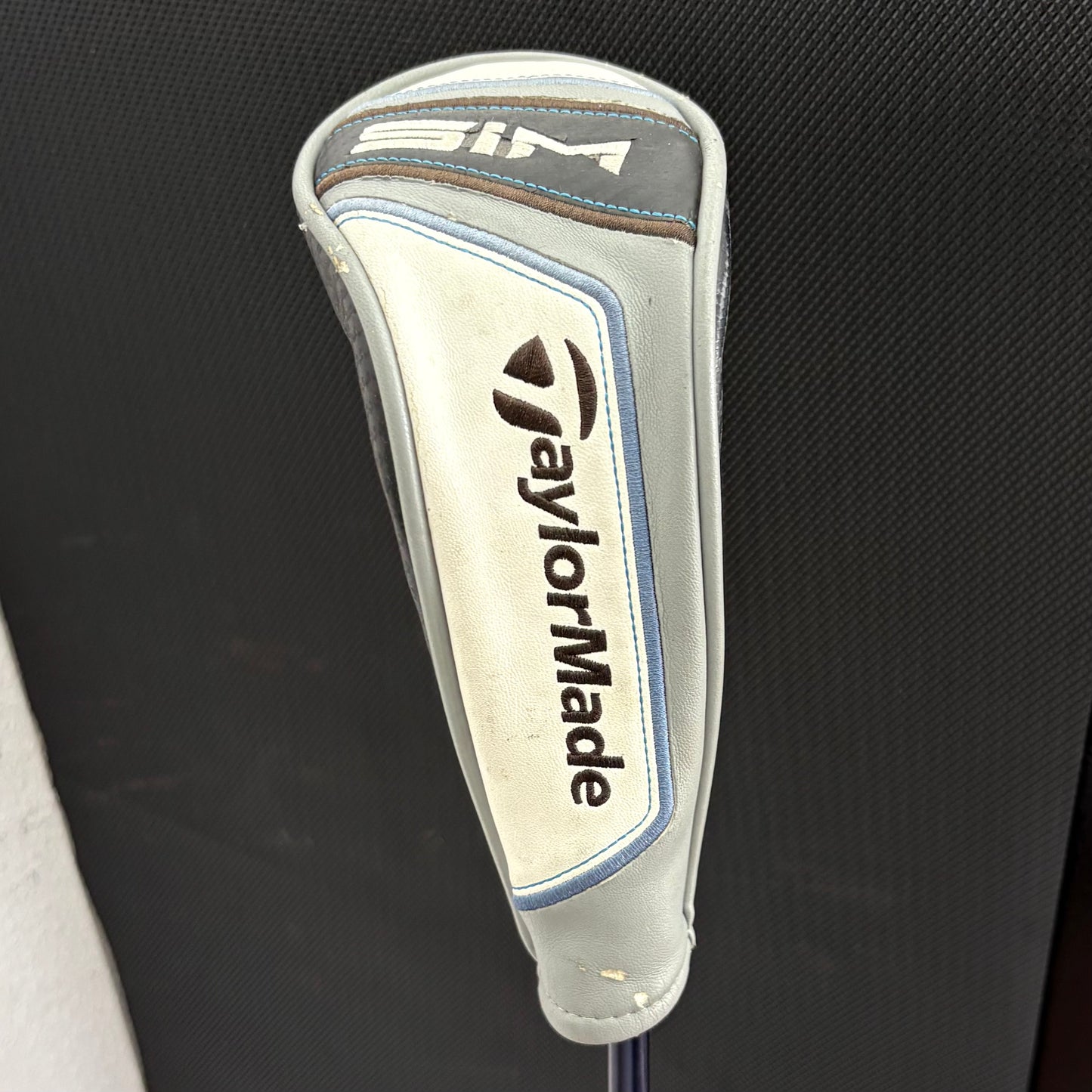 TAYLORMADE SIM MAX 4 HYBRID (22 DEGREE) + HEADCOVER