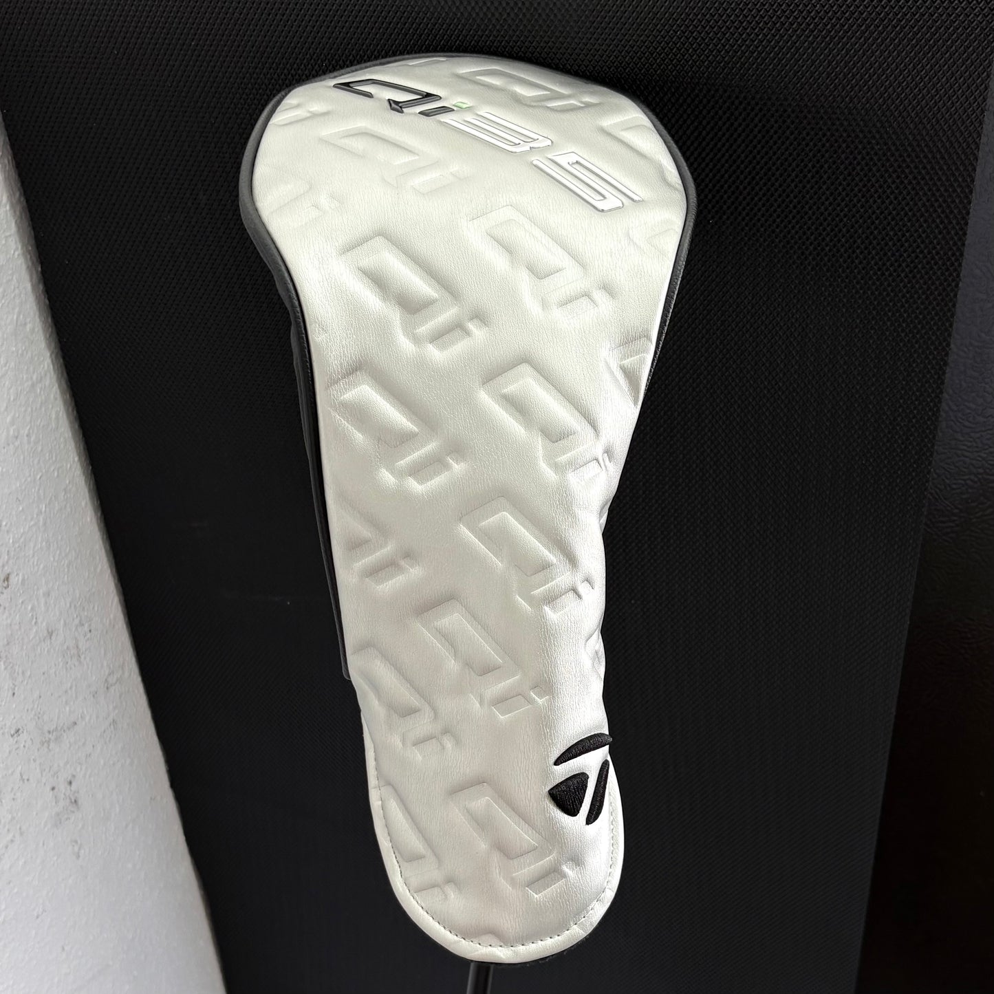 TAYLORMADE QI35 DRIVER (10.5 DEGREE) + HEADCOVER