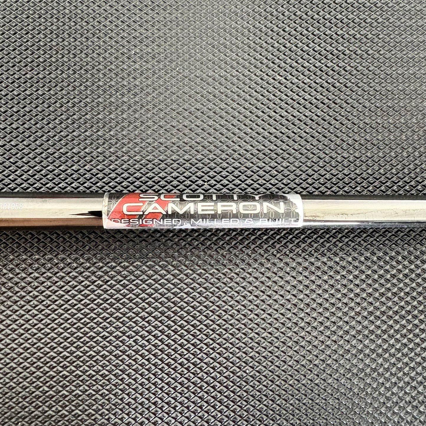 SCOTTY CAMERON LIMITED 2019 HOLIDAY PUTTER (34”) + HEADCOVER