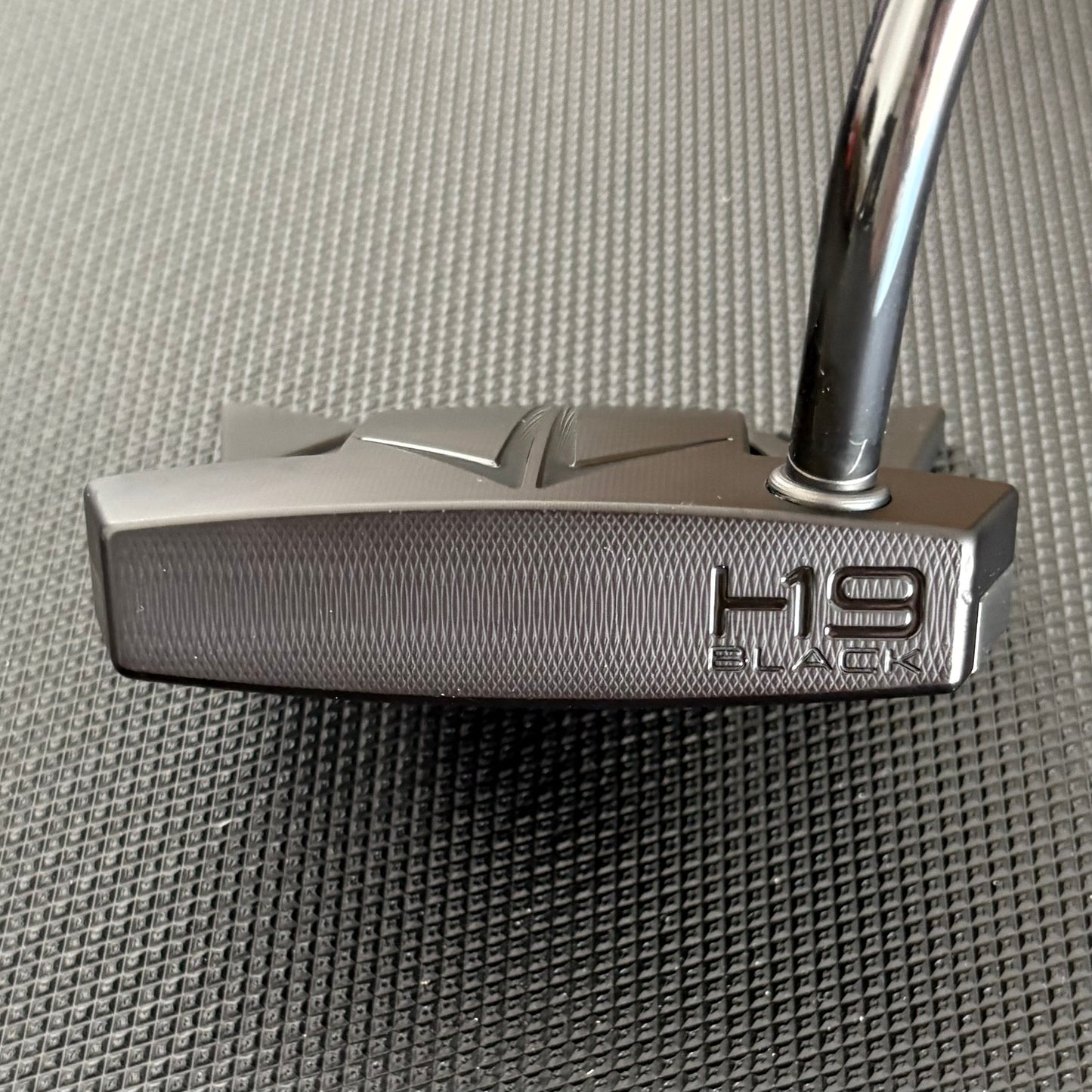 SCOTTY CAMERON LIMITED 2019 HOLIDAY PUTTER (34”) + HEADCOVER