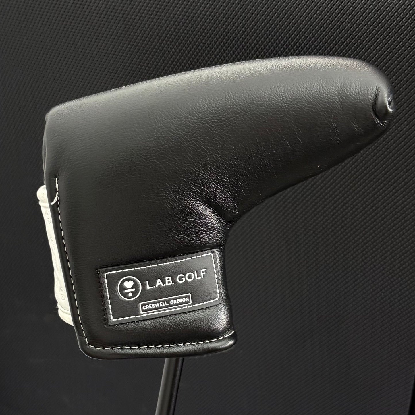 L.A.B. LINK.1 LIMITED EDITION BLACK PUTTER (35") + HEADCOVER