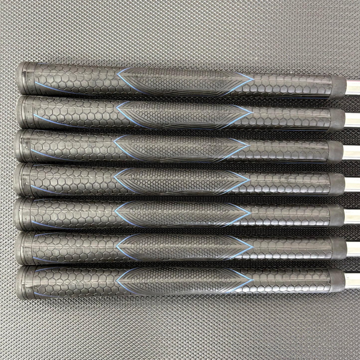 TAYLORMADE P7MC LIMITED EDITION RAW IRON SET