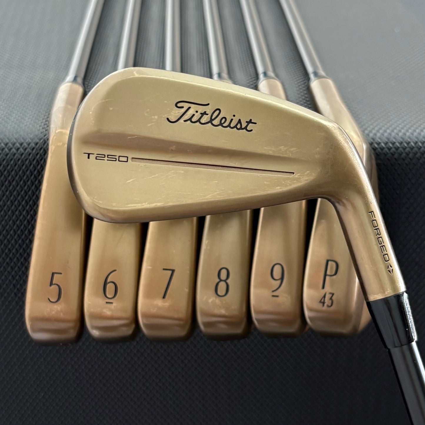 TITLEIST T250 OIL CAN IRON SET