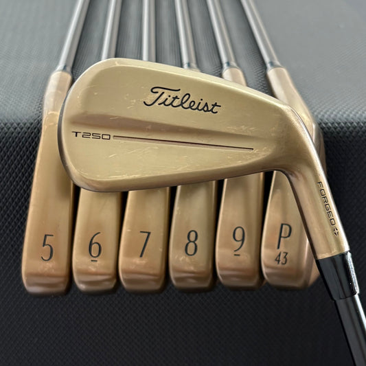 TITLEIST T250 OIL CAN IRON SET