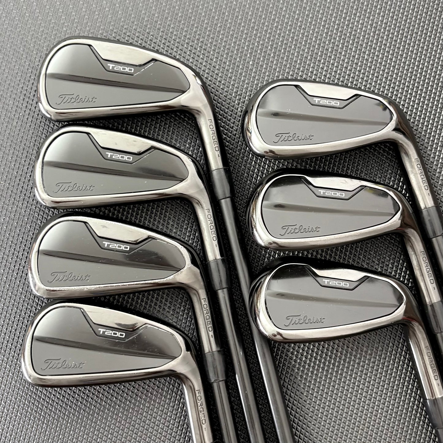 TITLEIST T200 BLACK 2021 IRON SET