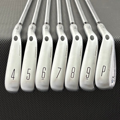 WILSON STAFF MODEL XB 2026 IRON SET