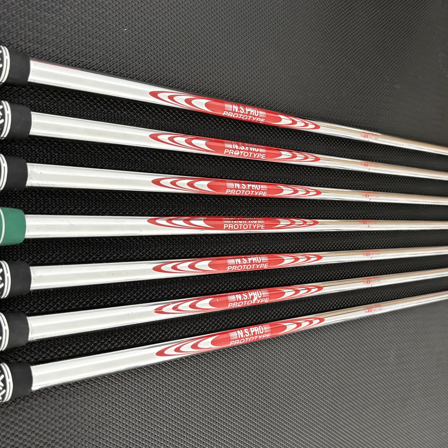 WILSON STAFF MODEL CB/BLADE COMBO IRON SET