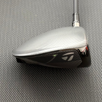 TAYLORMADE QI35 DRIVER (10.5 DEGREE) + HEADCOVER