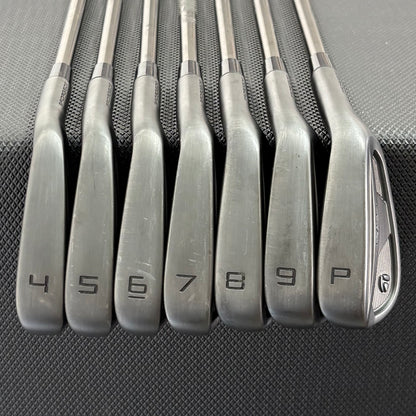 TAYLORMADE P7CB BATTLE WORN IRON SET