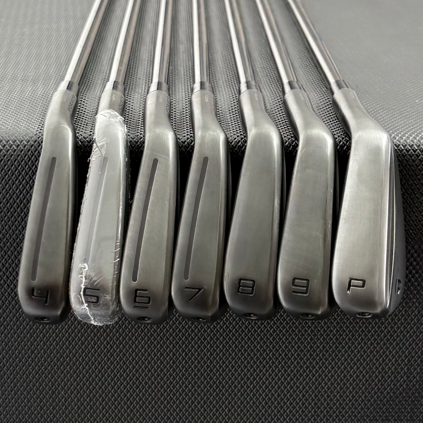 TAYLORMADE P770 BATTLE WORN IRON SET