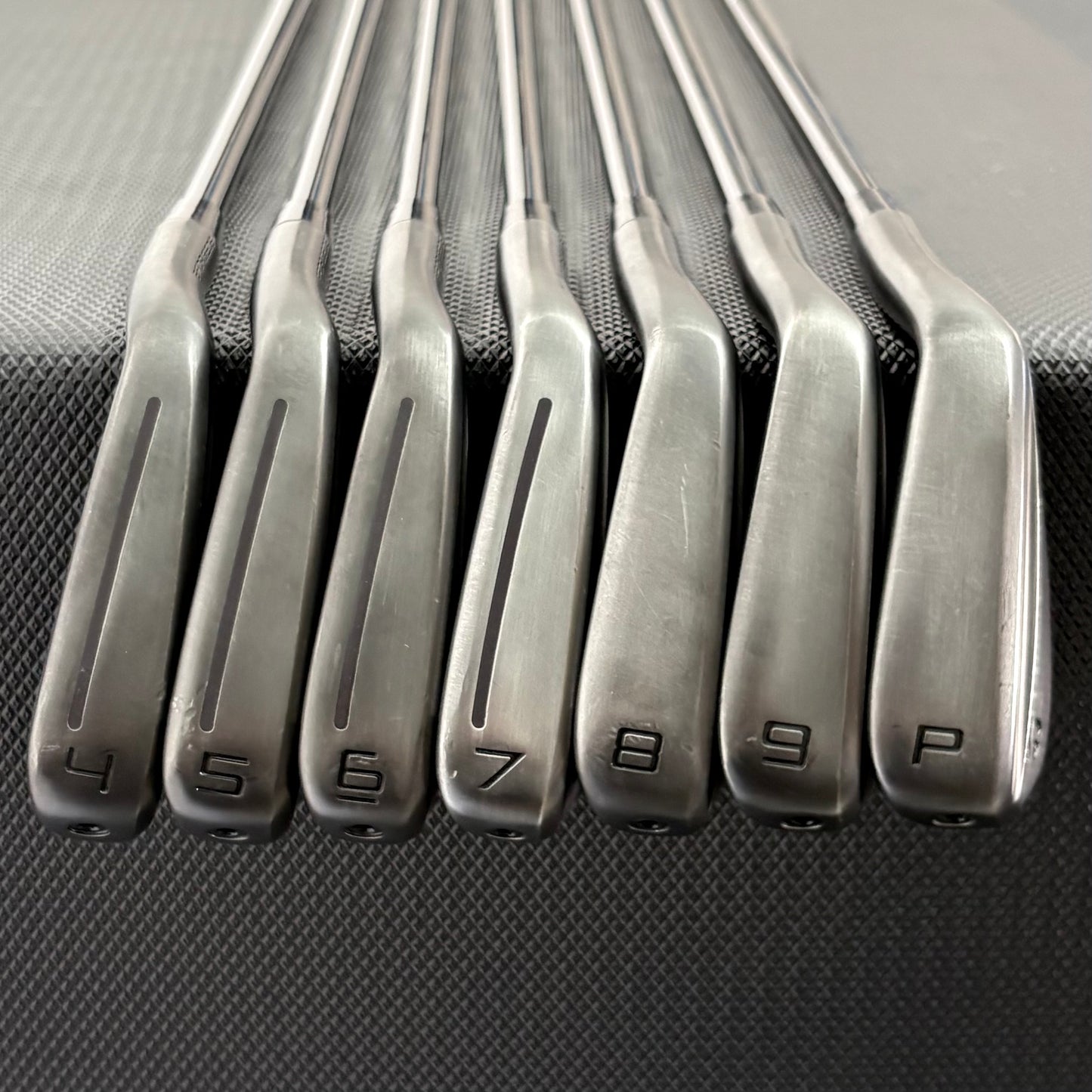TAYLORMADE P770 BATTLE WORN IRON SET