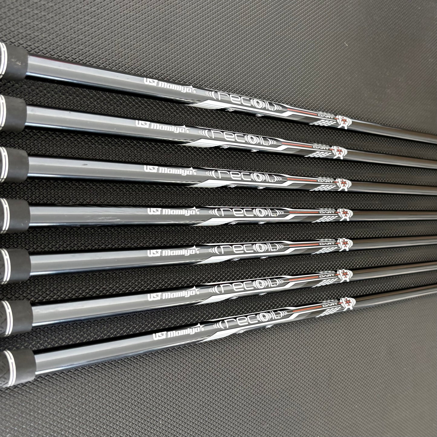 TAYLORMADE P770 BATTLE WORN IRON SET