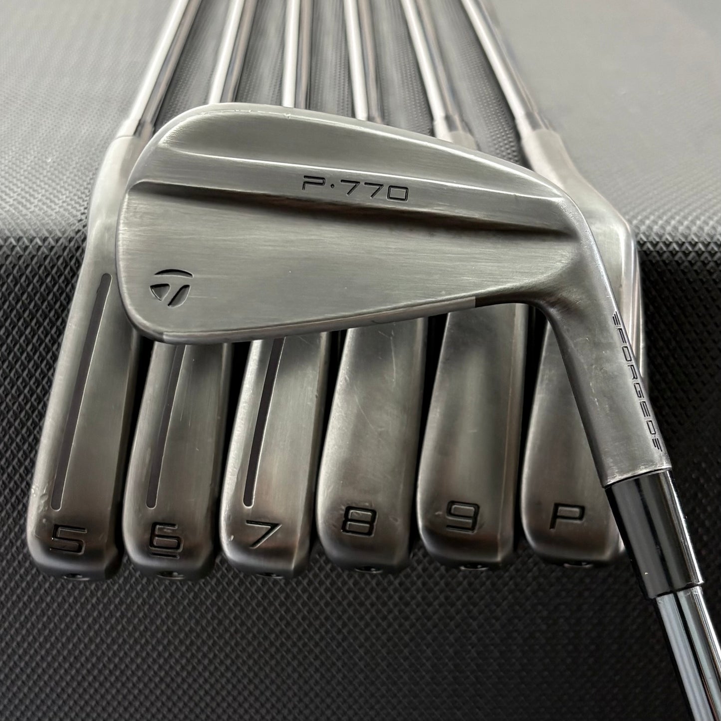 TAYLORMADE P770 BATTLE WORN IRON SET
