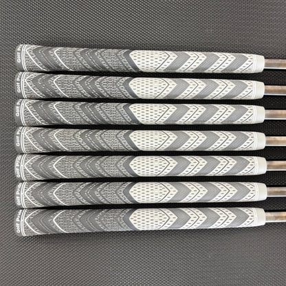 TAYLORMADE P7CB BATTLE WORN IRON SET
