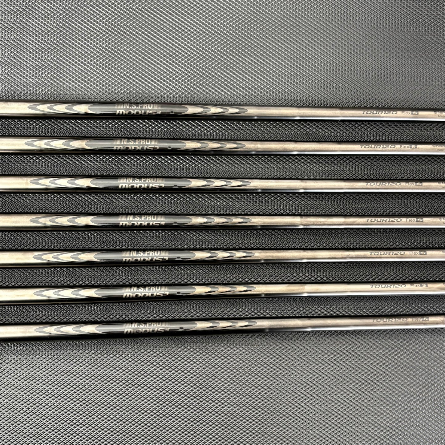 TAYLORMADE P770 BATTLE WORN IRON SET