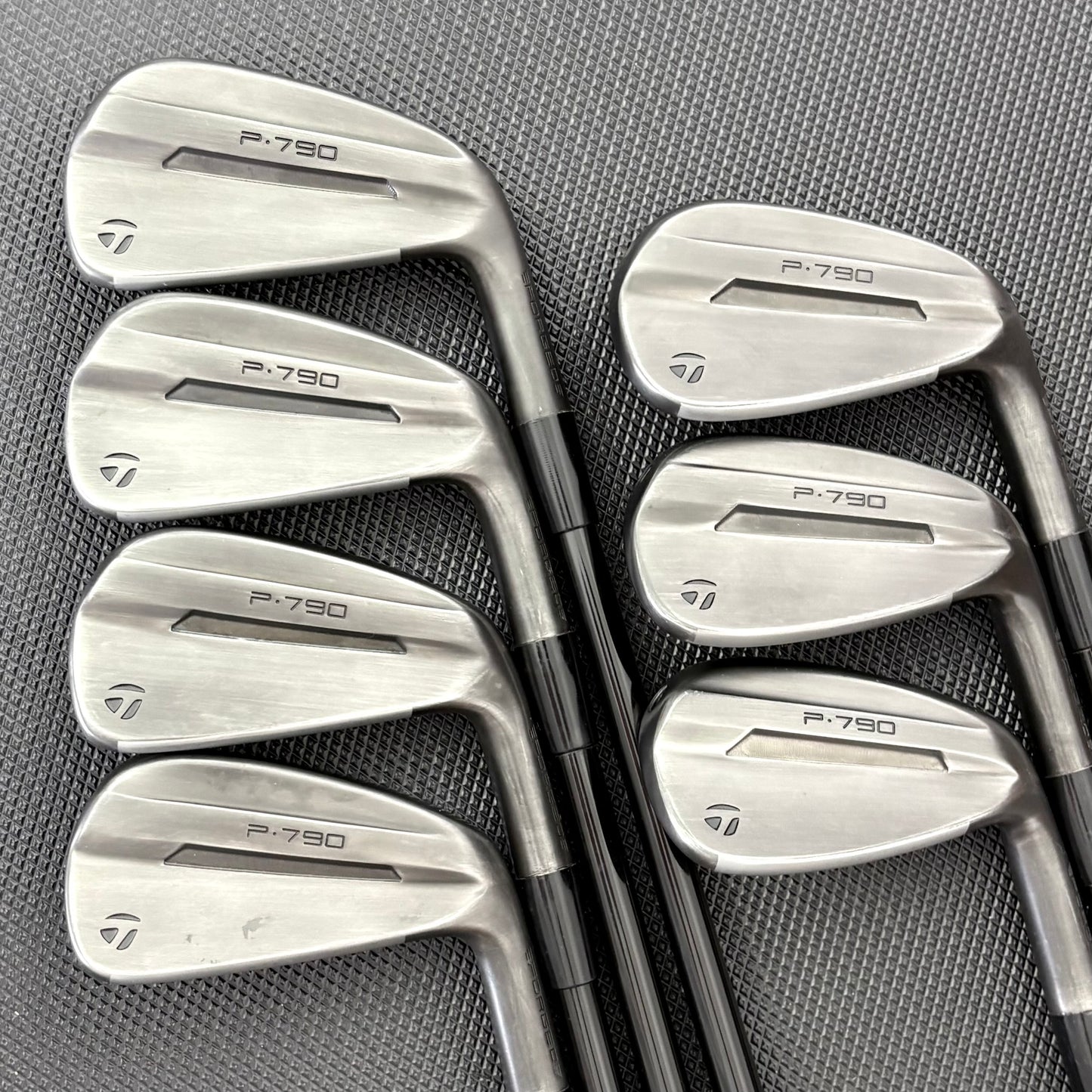 TAYLORMADE P790 BATTLE WORN IRON SET