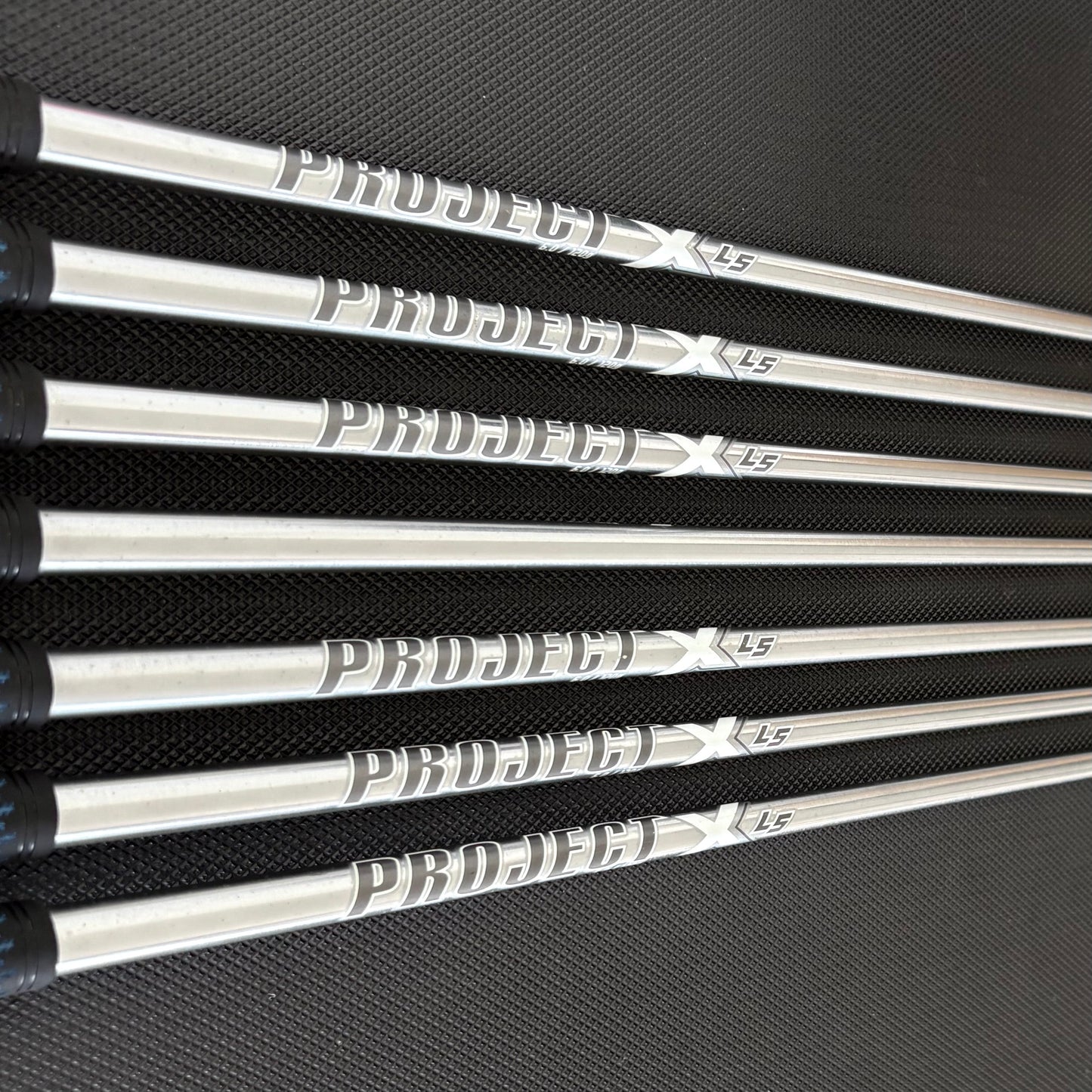 TAYLORMADE QI IRON SET