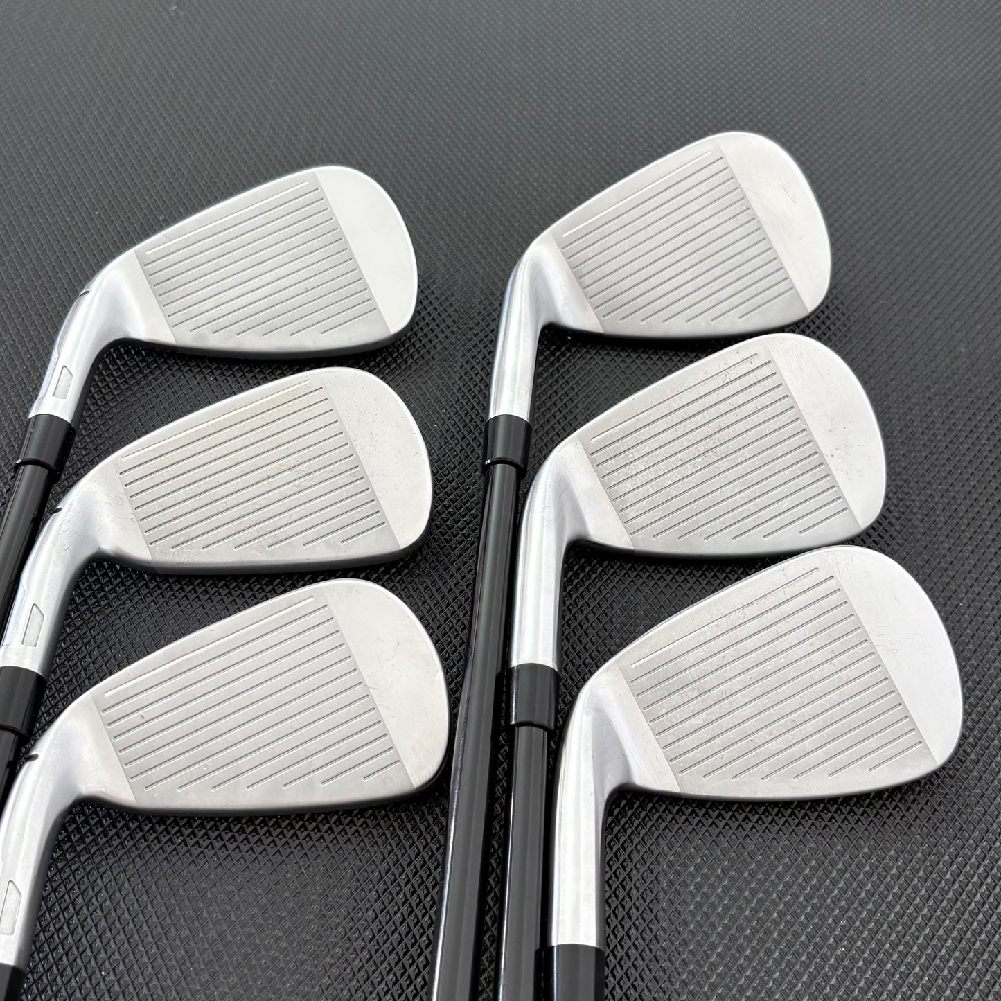 TAYLORMADE QI IRON SET