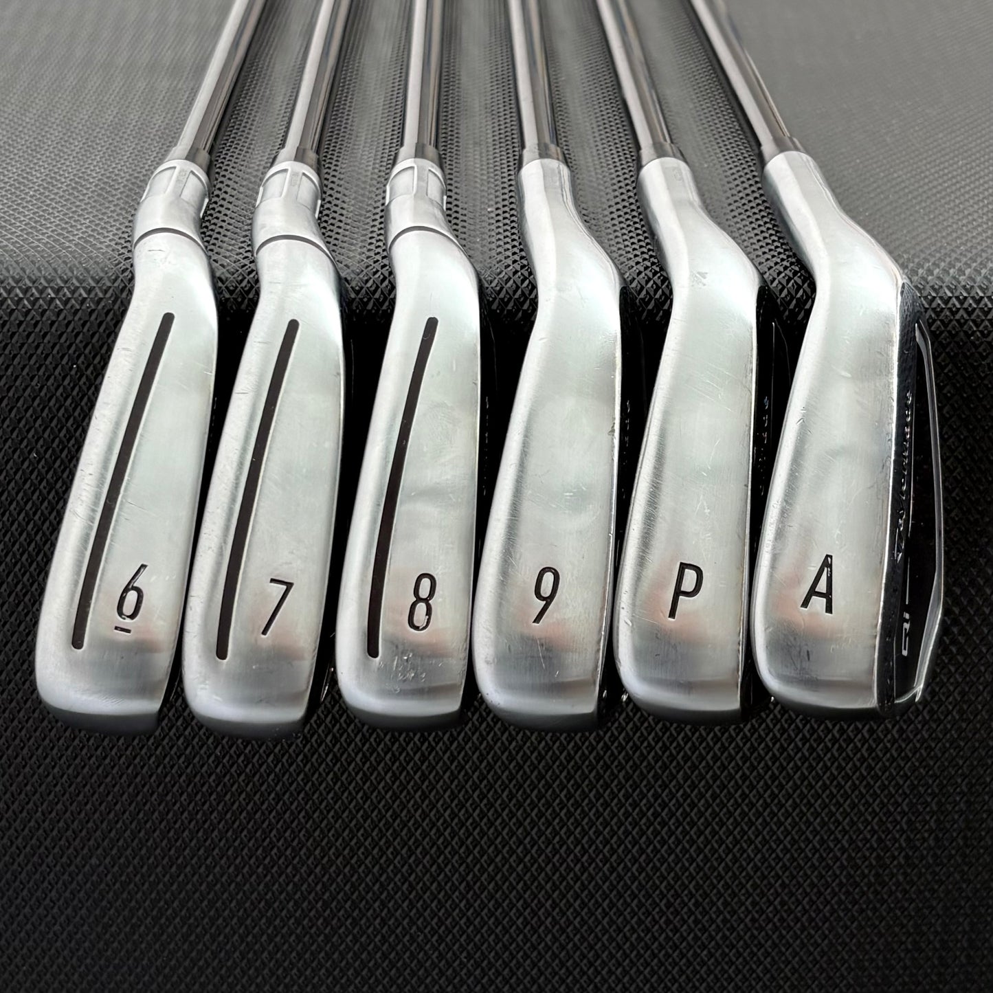 TAYLORMADE QI IRON SET