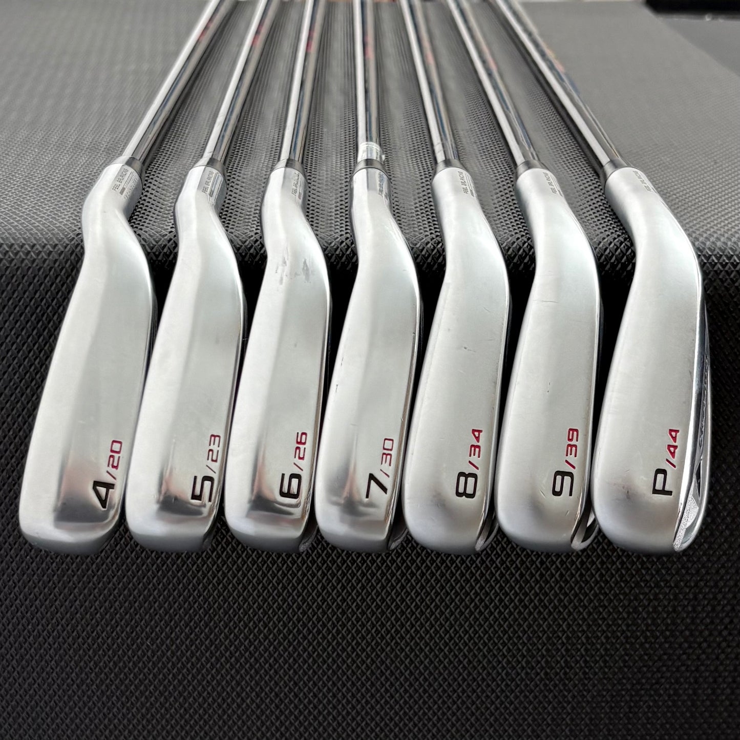 CLEVELAND LAUNCHER UHX IRON SET