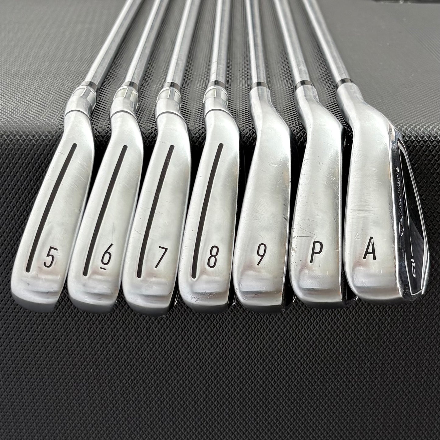 TAYLORMADE QI IRON SET
