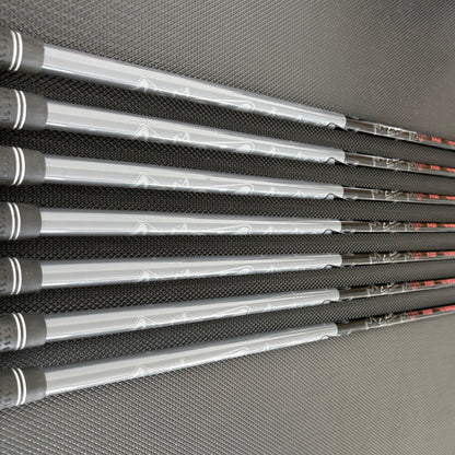 CLEVELAND LAUNCHER UHX IRON SET
