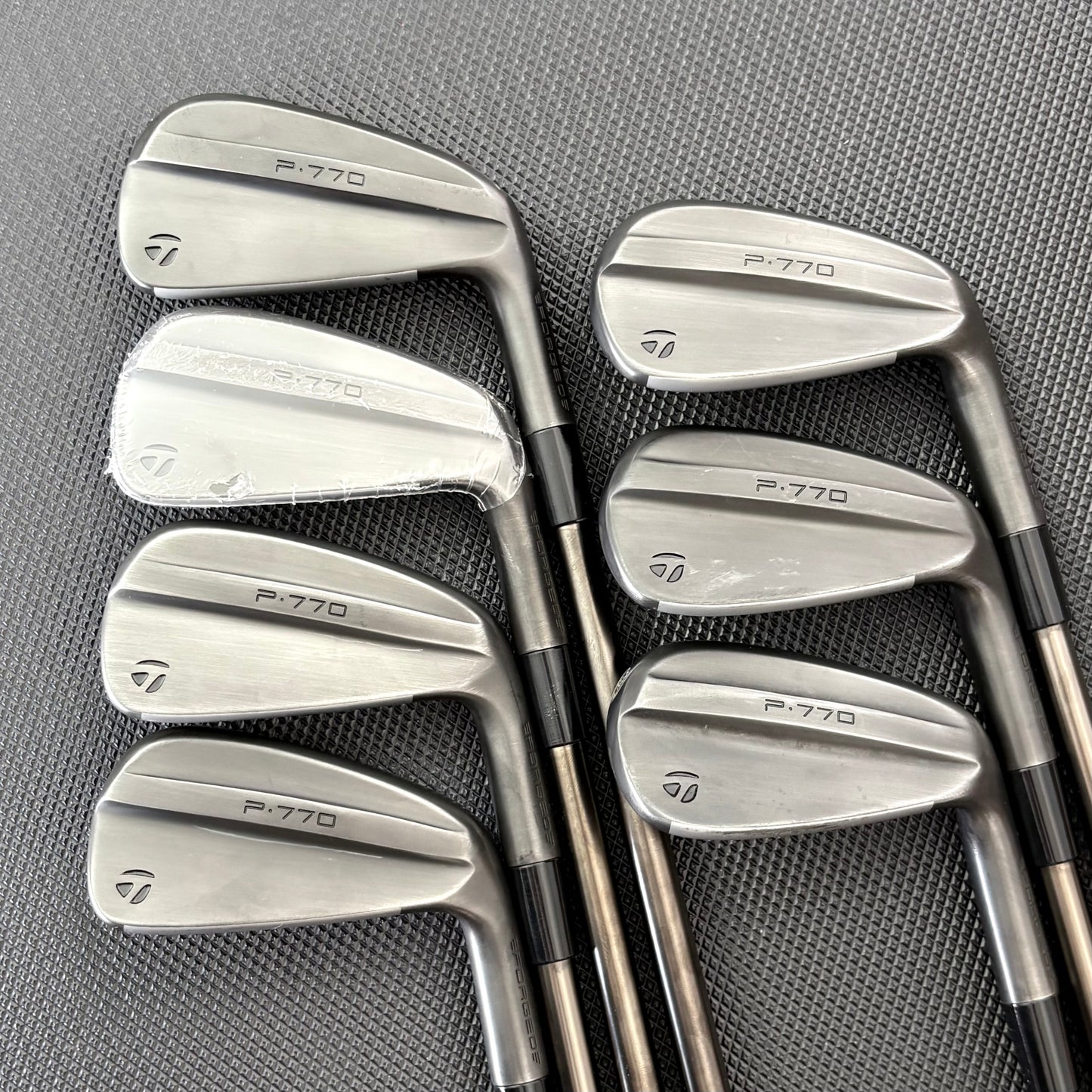 TAYLORMADE P770 BATTLE WORN IRON SET