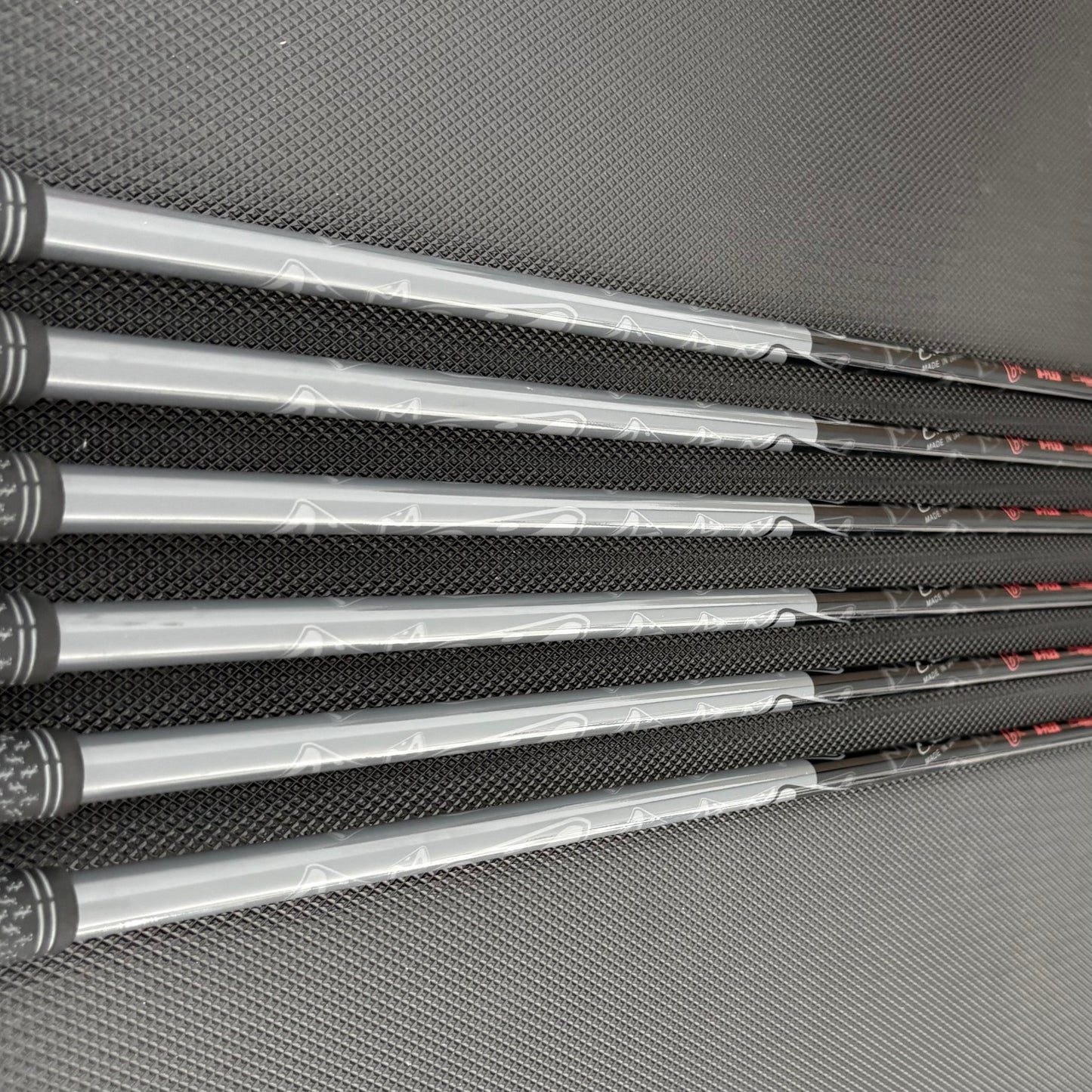 CLEVELAND LAUNCHER UHX IRON SET