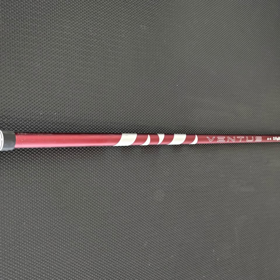 TAYLORMADE QI10 LS DRIVER (9 DEGREE) + HEADCOVER