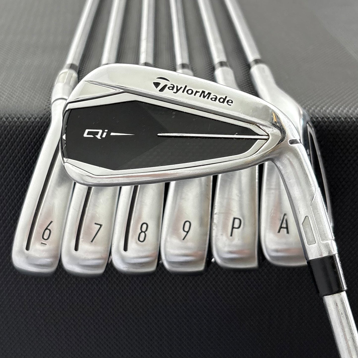 TAYLORMADE QI IRON SET