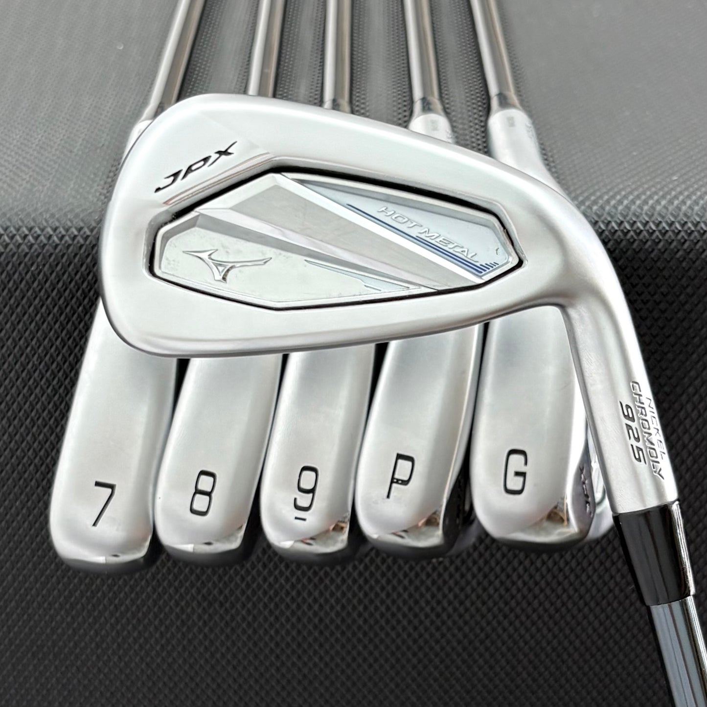 MIZUNO JPX 925 HOT METAL IRON SET