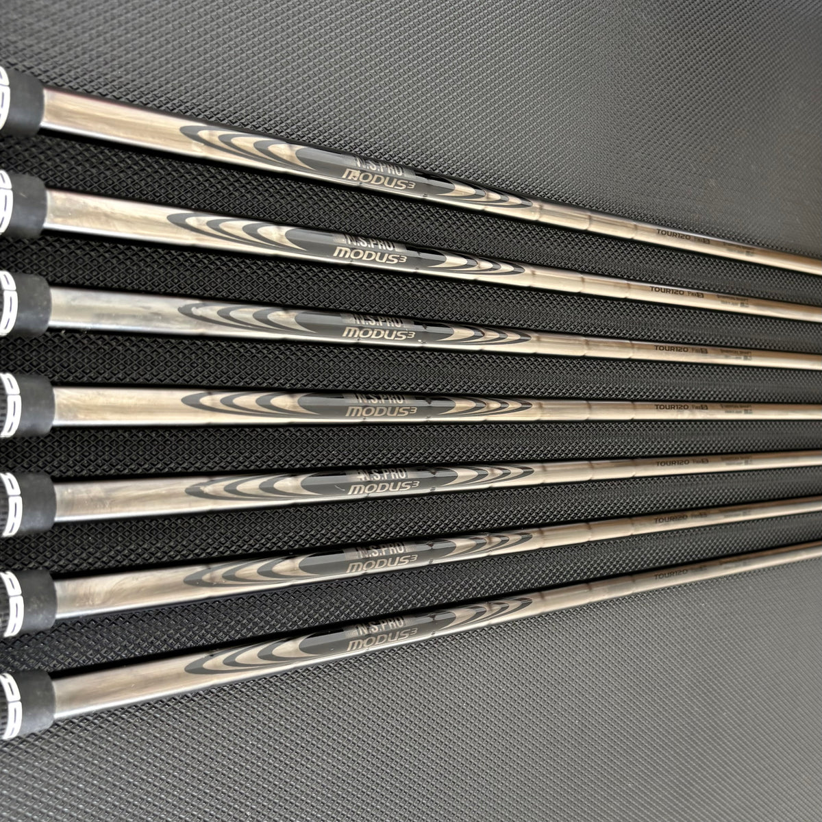 TAYLORMADE P770 BATTLE WORN IRON SET