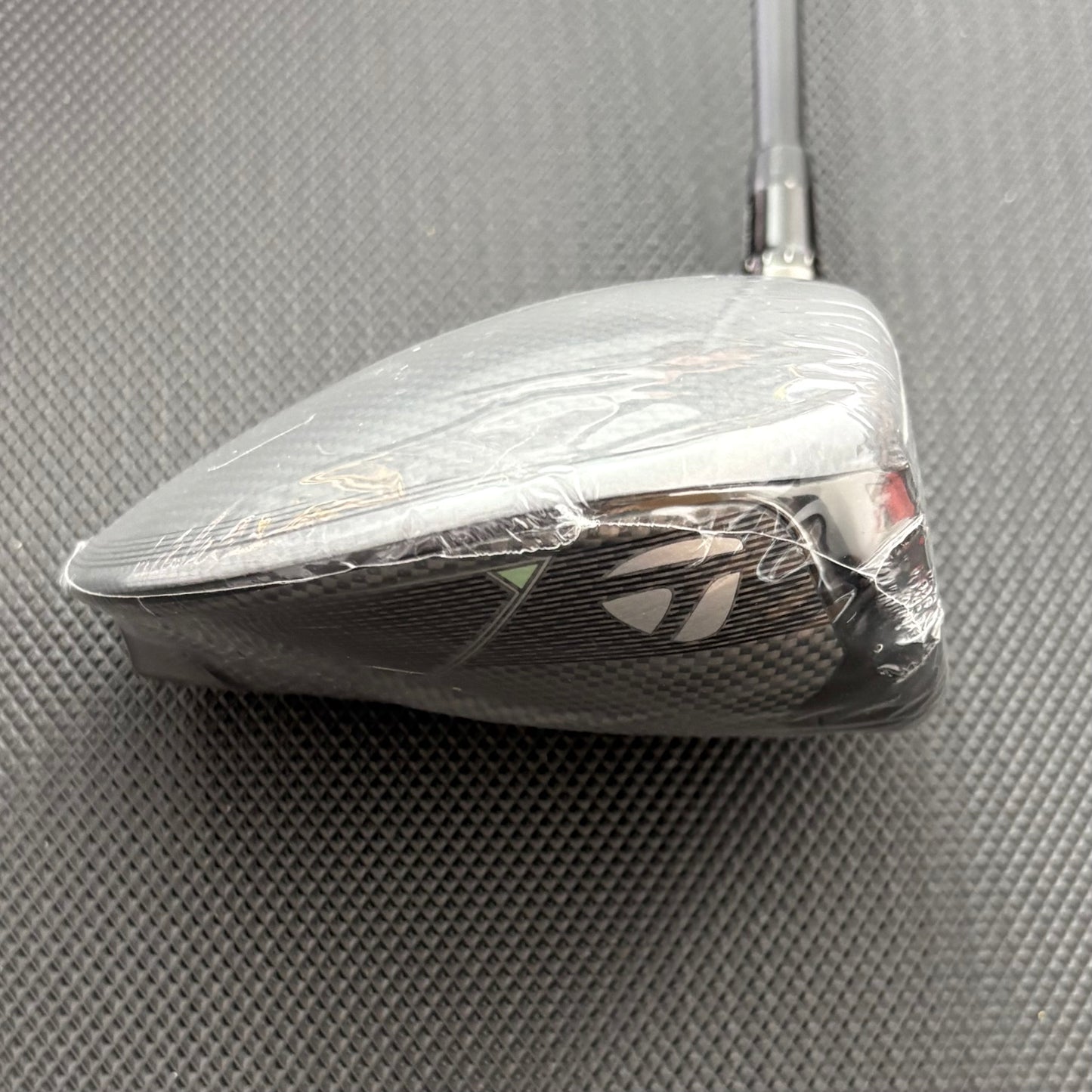 NEW TAYLORMADE QI35 DRIVER (10.5 DEGREE)