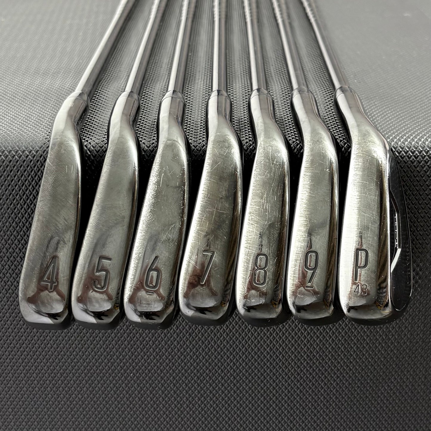 TITLEIST T200 BLACK 2021 IRON SET