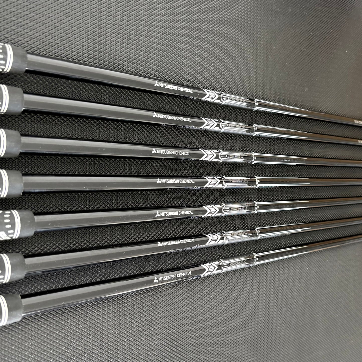 TAYLORMADE P790 BATTLE WORN IRON SET