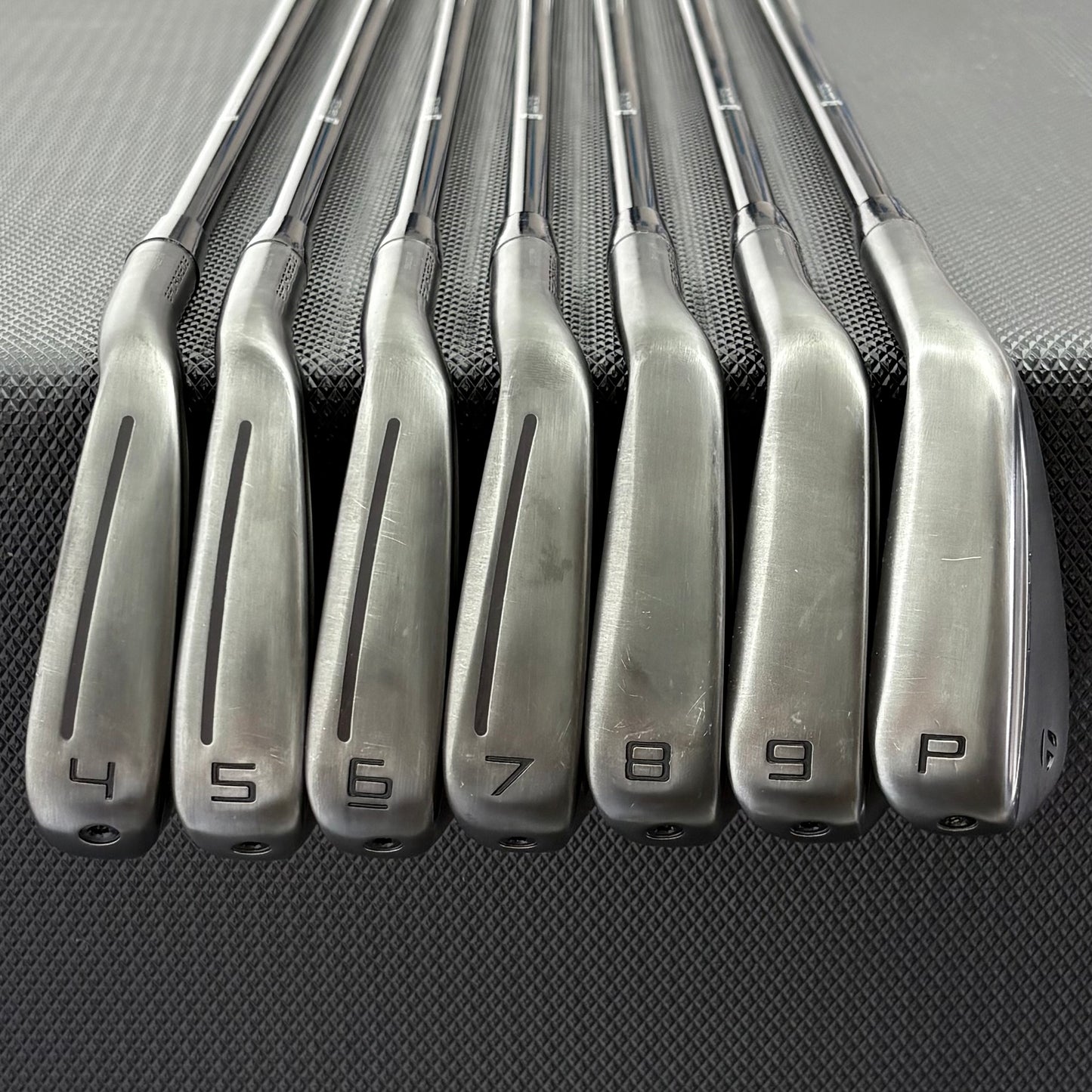 TAYLORMADE P790 BATTLE WORN IRON SET