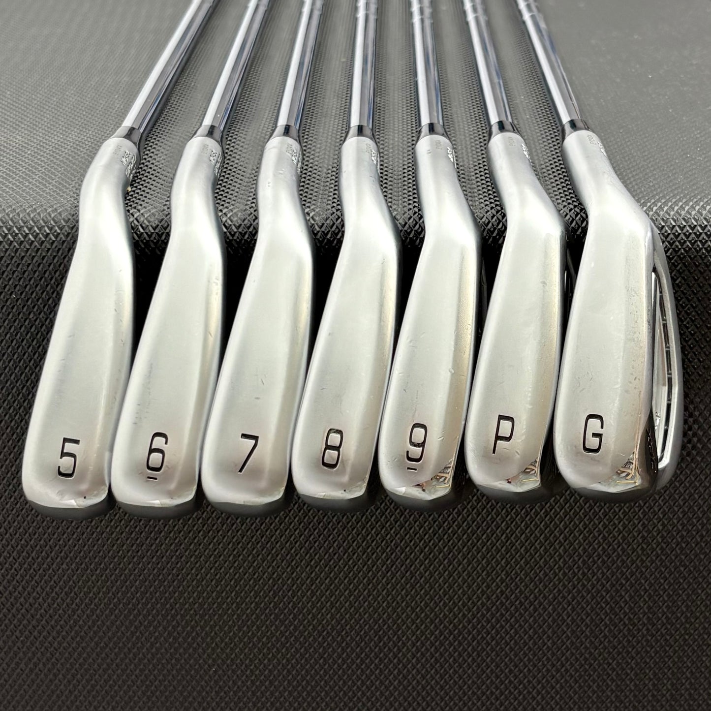 MIZUNO JPX 925 HOT METAL IRON SET