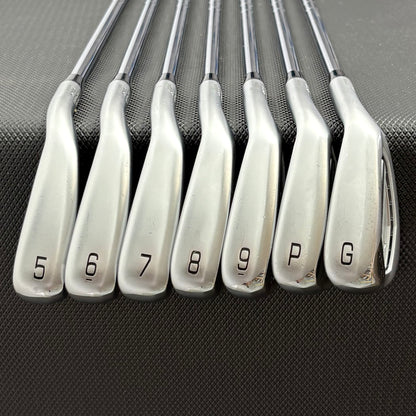MIZUNO JPX 925 HOT METAL IRON SET