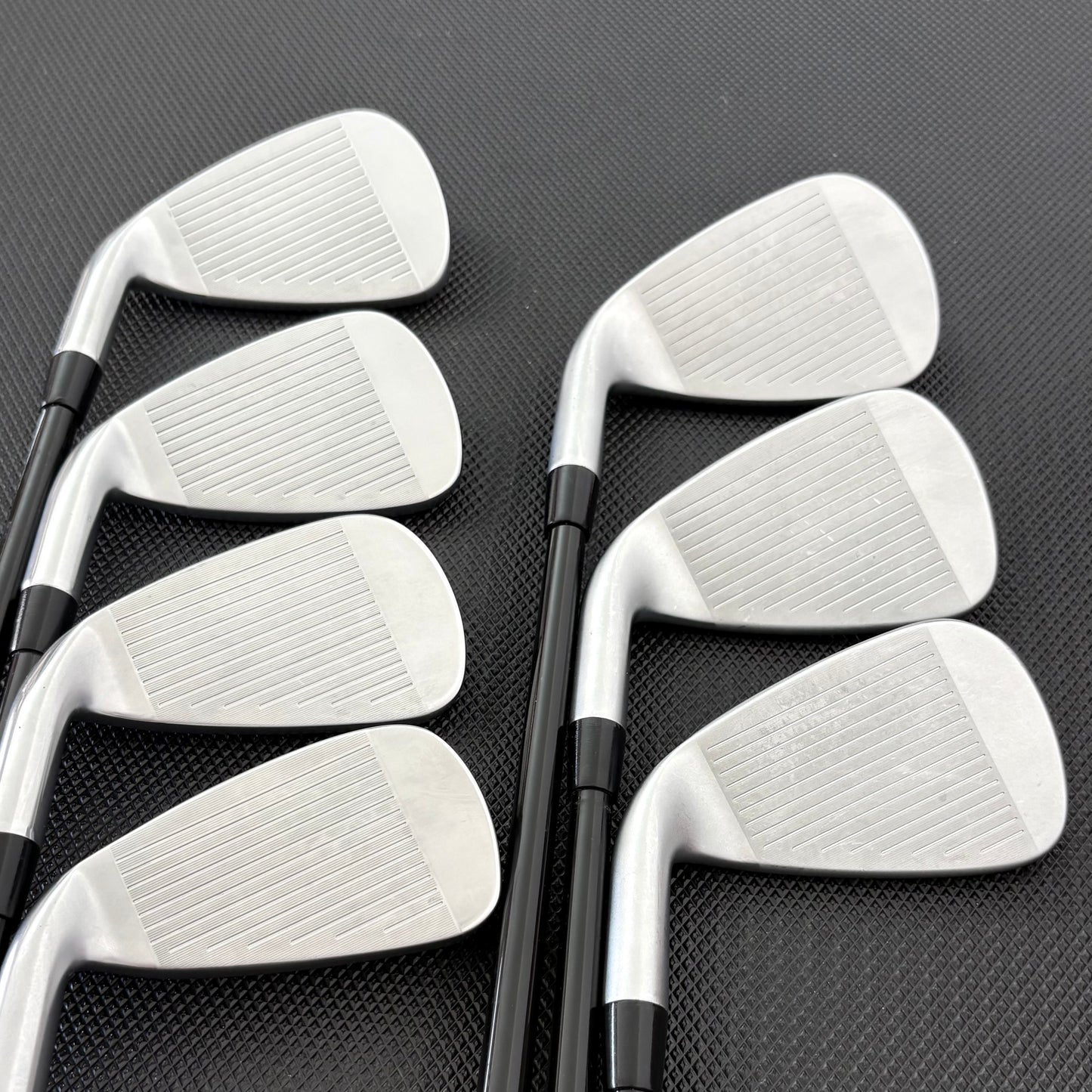CLEVELAND LAUNCHER UHX IRON SET