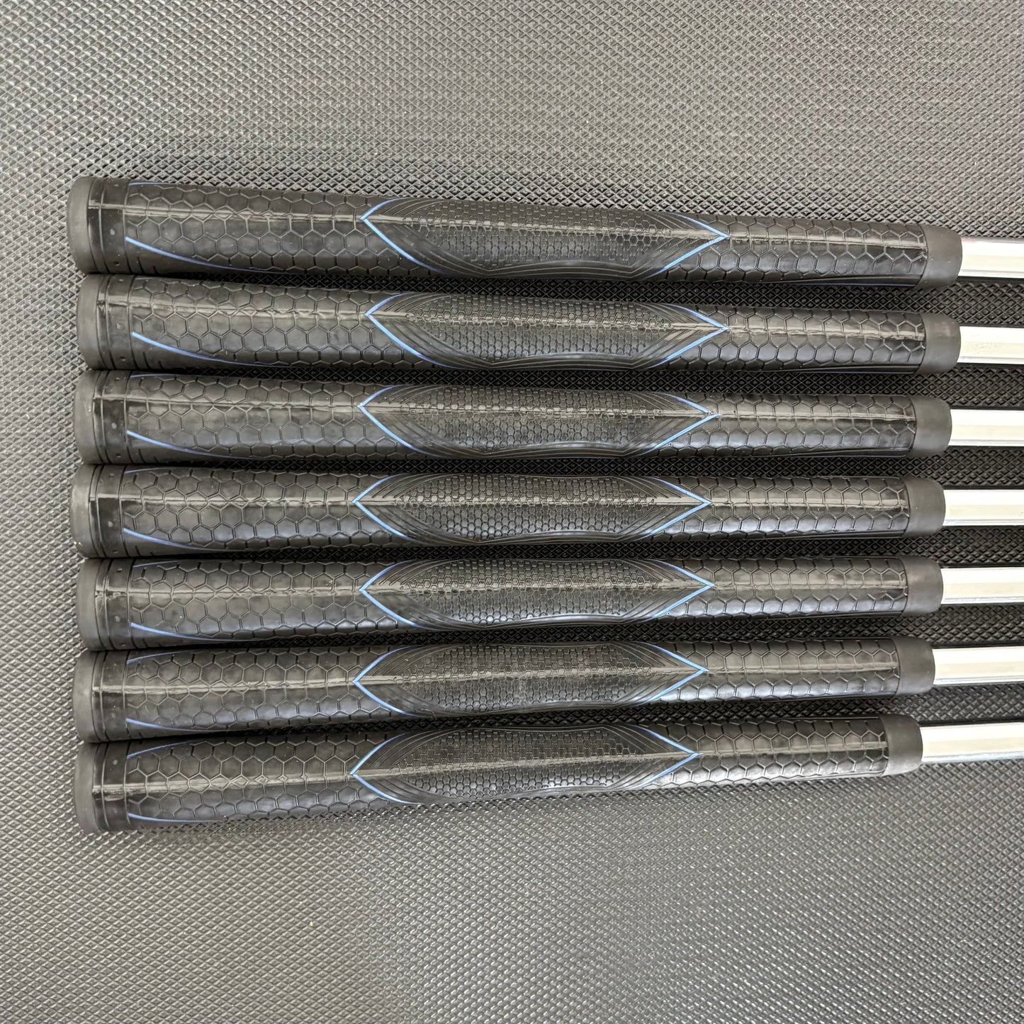 TAYLORMADE P7MC LIMITED EDITION RAW IRON SET