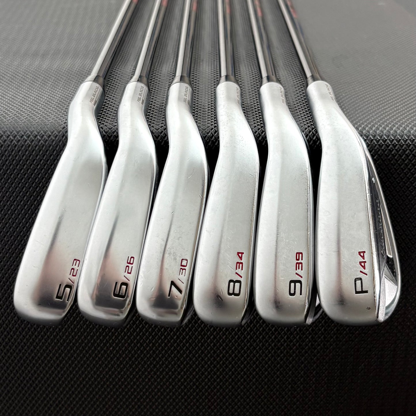 CLEVELAND LAUNCHER UHX IRON SET