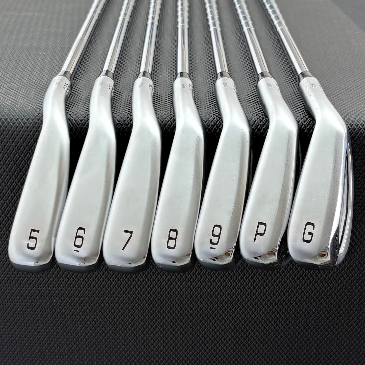 MIZUNO JPX 925 HOT METAL IRON SET