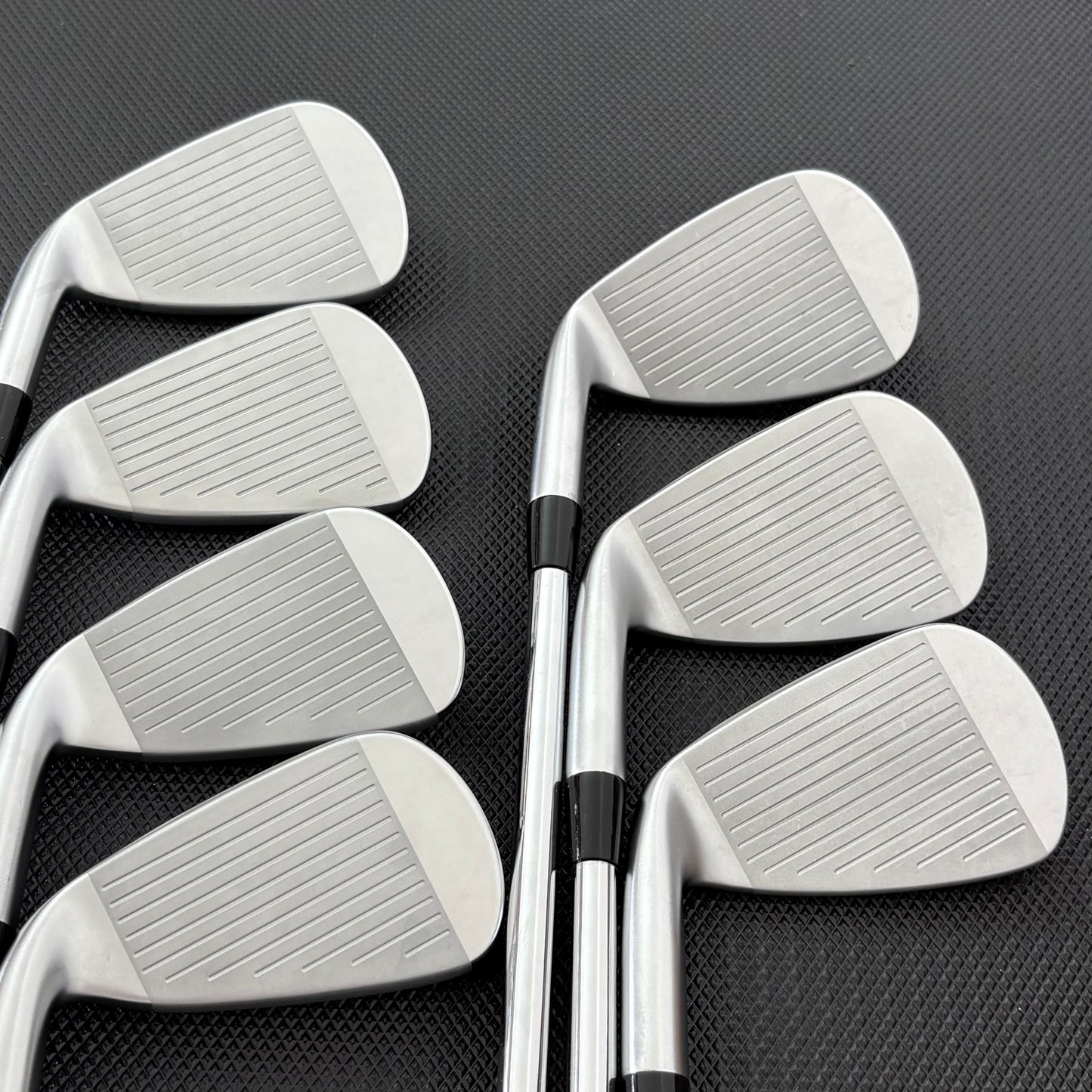 MIZUNO JPX 925 HOT METAL IRON SET