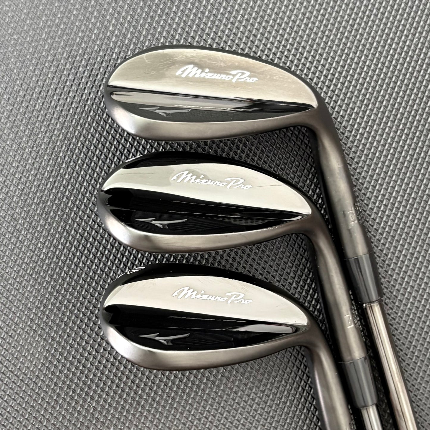 MIZUNO PRO T-1 BLACK WEDGE SET